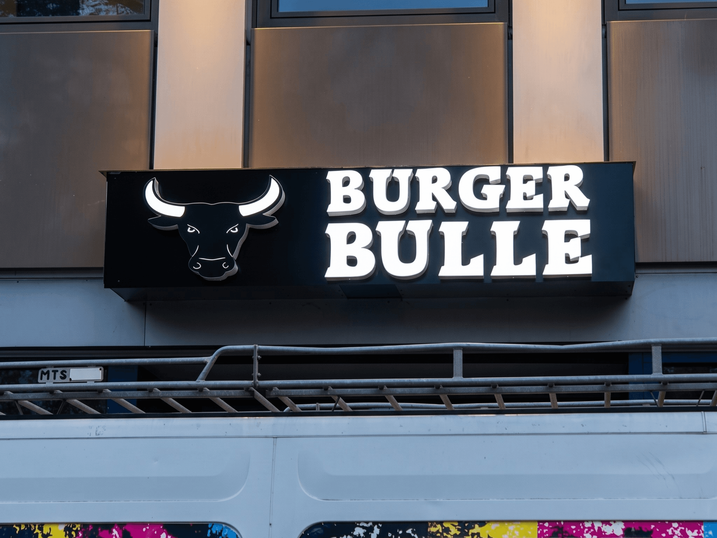 Burger Bulle: 3D-Leuchtbuchstaben komplett